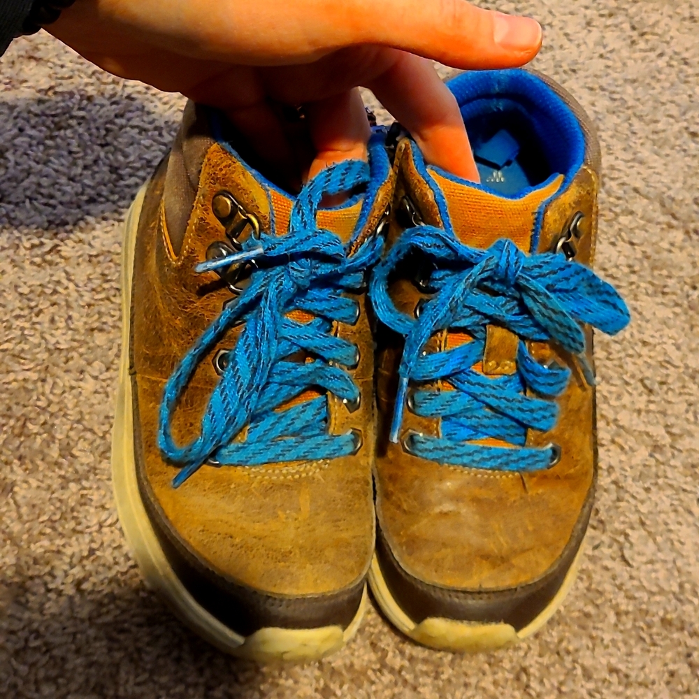 Clark's leather boys hikers brown & blue Size 11